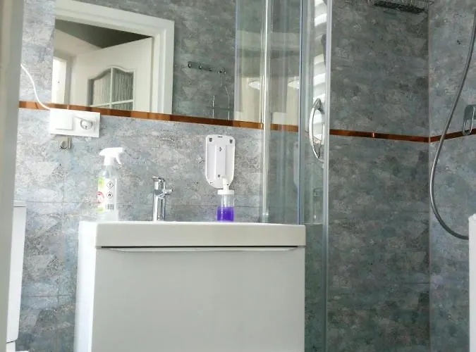 Tulip - Nr 8 Ze Wspolna Lazienka I Kuchnia Lägenhet *